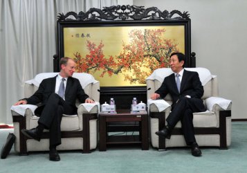 奧布萊特?諾依曼來華由集團領(lǐng)導于勇會見